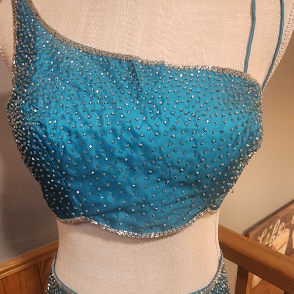 🎈Forever Yours 2pc Turquoise gown Size uncertain....Mea. are Bust 36 W 30 H 36 - Picture 2 of 4